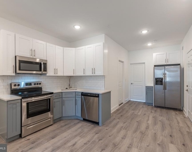 1423 N 8th Street - Photo Thumbnail 4