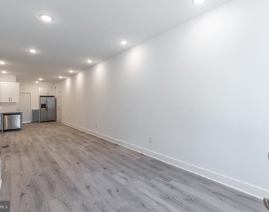 1423 N 8th Street - Photo Thumbnail 3