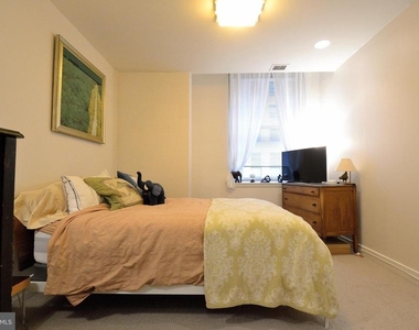 1600 Arch Street - Photo Thumbnail 9