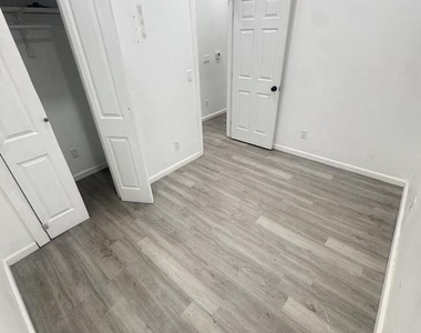 2328 Nicholas Street - Photo Thumbnail 6