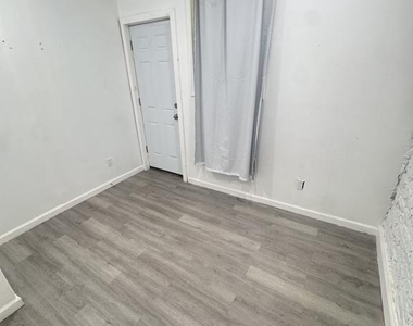 2328 Nicholas Street - Photo Thumbnail 11