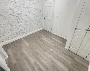 2328 Nicholas Street - Photo Thumbnail 8