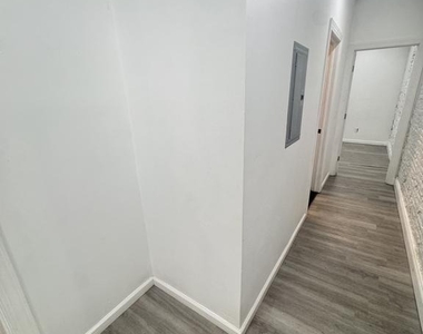 2328 Nicholas Street - Photo Thumbnail 10