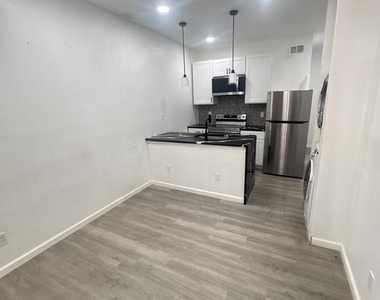2328 Nicholas Street - Photo Thumbnail 9