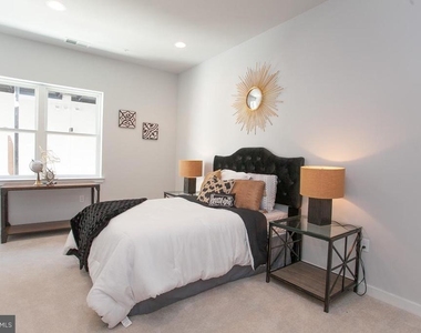 5938 Henry Avenue - Photo Thumbnail 7