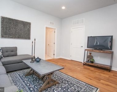 5938 Henry Avenue - Photo Thumbnail 4