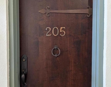 627 N 18th Street - Photo Thumbnail 1
