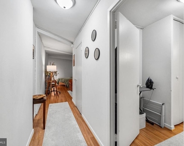 224 W Rittenhouse Square - Photo Thumbnail 2