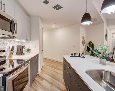 3029 W Glenwood Avenue - Photo Thumbnail 2