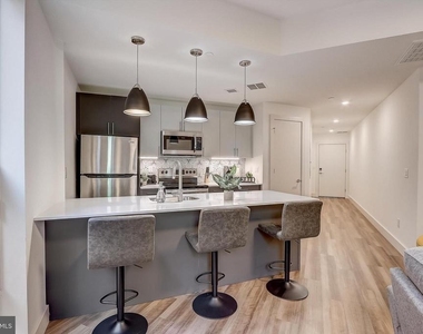 3029 W Glenwood Avenue - Photo Thumbnail 4