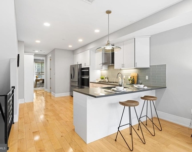 1004 S 17th Street - Photo Thumbnail 4