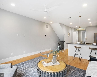 1004 S 17th Street - Photo Thumbnail 5
