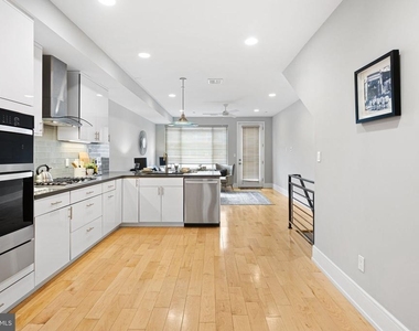1004 S 17th Street - Photo Thumbnail 3