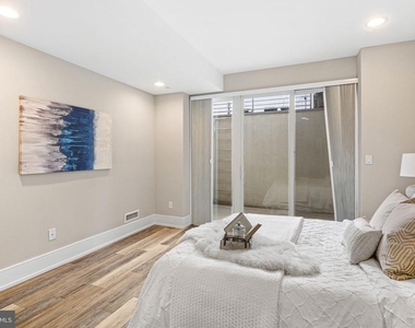 1004 S 17th Street - Photo Thumbnail 13