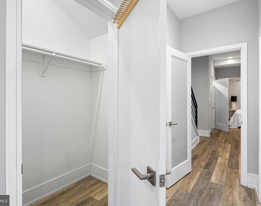 1004 S 17th Street - Photo Thumbnail 12
