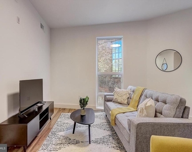 3029 W Glenwood Avenue - Photo Thumbnail 10