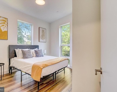 3029 W Glenwood Avenue - Photo Thumbnail 13