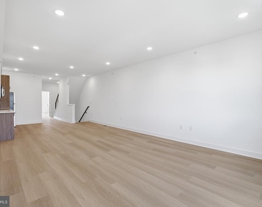 3931 Fairmount Avenue - Photo Thumbnail 11