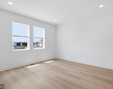 3931 Fairmount Avenue - Photo Thumbnail 17