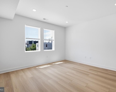 3931 Fairmount Avenue - Photo Thumbnail 7