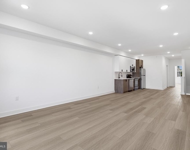 3931 Fairmount Avenue - Photo Thumbnail 9