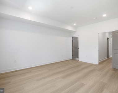 3931 Fairmount Avenue - Photo Thumbnail 2