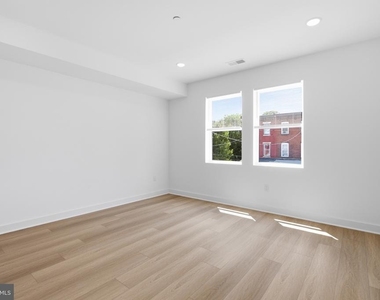 3931 Fairmount Avenue - Photo Thumbnail 6