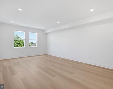 3931 Fairmount Avenue - Photo Thumbnail 10