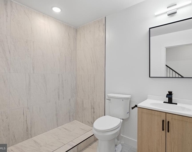 3931 Fairmount Avenue - Photo Thumbnail 15