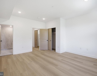 3931 Fairmount Avenue - Photo Thumbnail 3