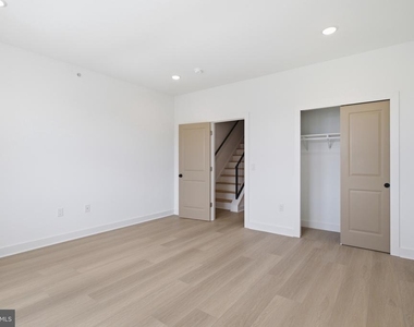 3931 Fairmount Avenue - Photo Thumbnail 18
