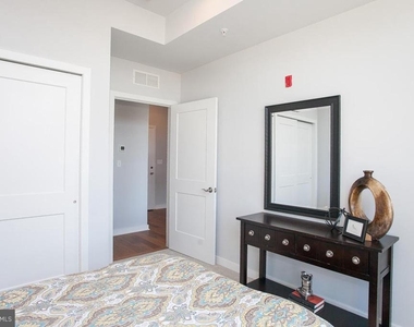 5938 Henry Avenue - Photo Thumbnail 9