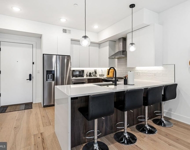 1723 Francis Street - Photo Thumbnail 2
