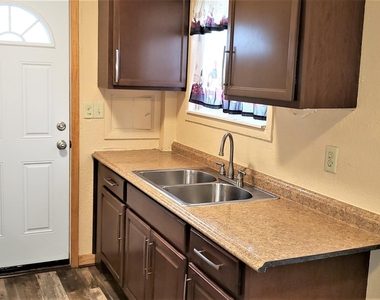 640 Calder Street - Photo Thumbnail 2