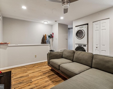 1007 Dickinson Street - Photo Thumbnail 2