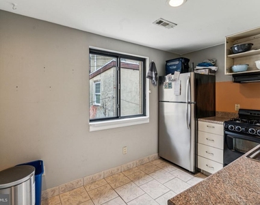 1007 Dickinson Street - Photo Thumbnail 3