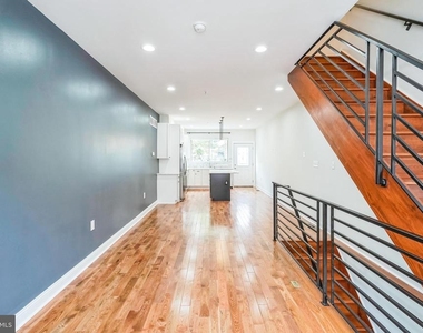 2241 Sears Street - Photo Thumbnail 3