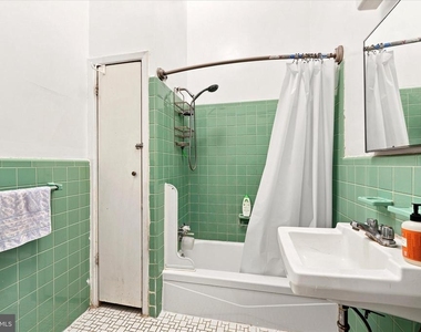 1807 Spruce Street - Photo Thumbnail 11