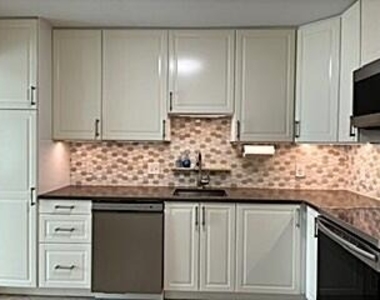 671 Liberty Pointe Drive - Photo Thumbnail 4