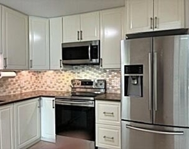 671 Liberty Pointe Drive - Photo Thumbnail 3