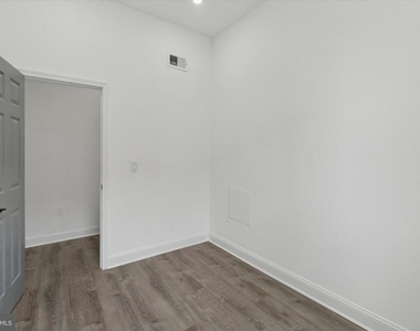 1625 S 22nd Street - Photo Thumbnail 8