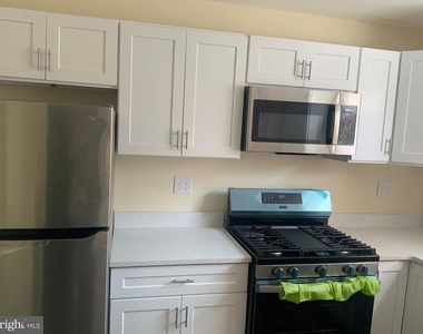 6237 N Bouvier Street - Photo Thumbnail 7