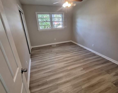 7655 Fletcher Avenue - Photo Thumbnail 7