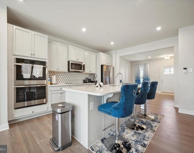 8036 Milltown Circle - Photo Thumbnail 7