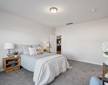 1008 Sandtrap Way - Photo Thumbnail 15