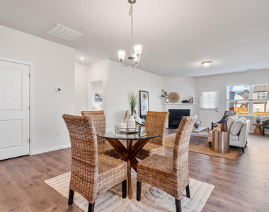 1008 Sandtrap Way - Photo Thumbnail 9