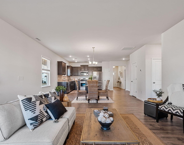 1008 Sandtrap Way - Photo Thumbnail 11