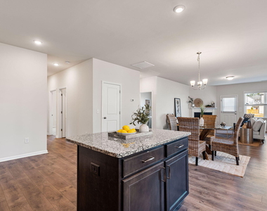 1008 Sandtrap Way - Photo Thumbnail 7