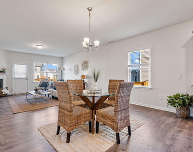 1008 Sandtrap Way - Photo Thumbnail 10