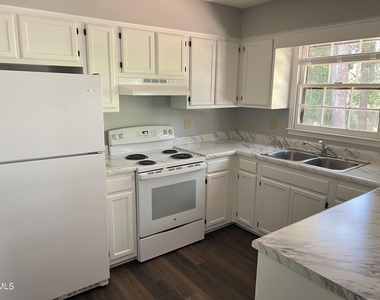 200 Lake Pine Drive - Photo Thumbnail 8